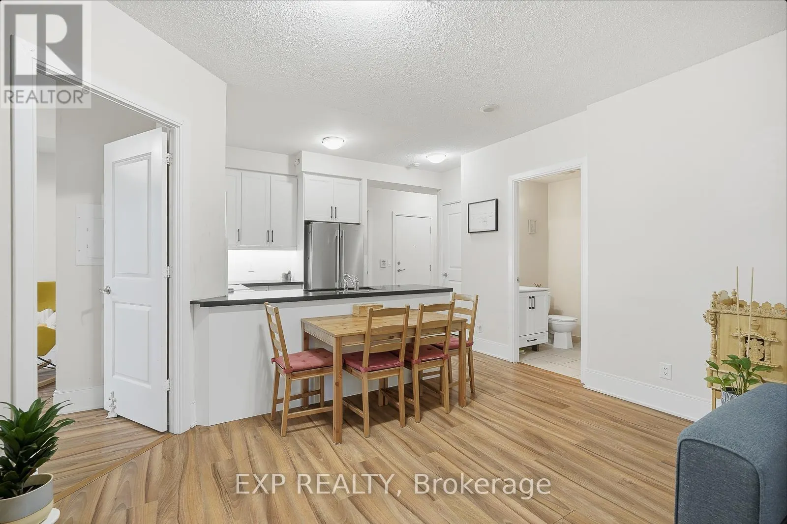 209 - 330 BURNHAMTHORPE ROAD W