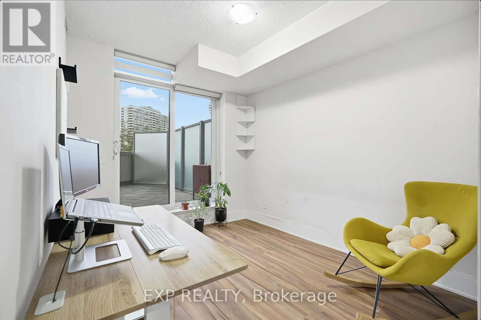 209 - 330 BURNHAMTHORPE ROAD W
