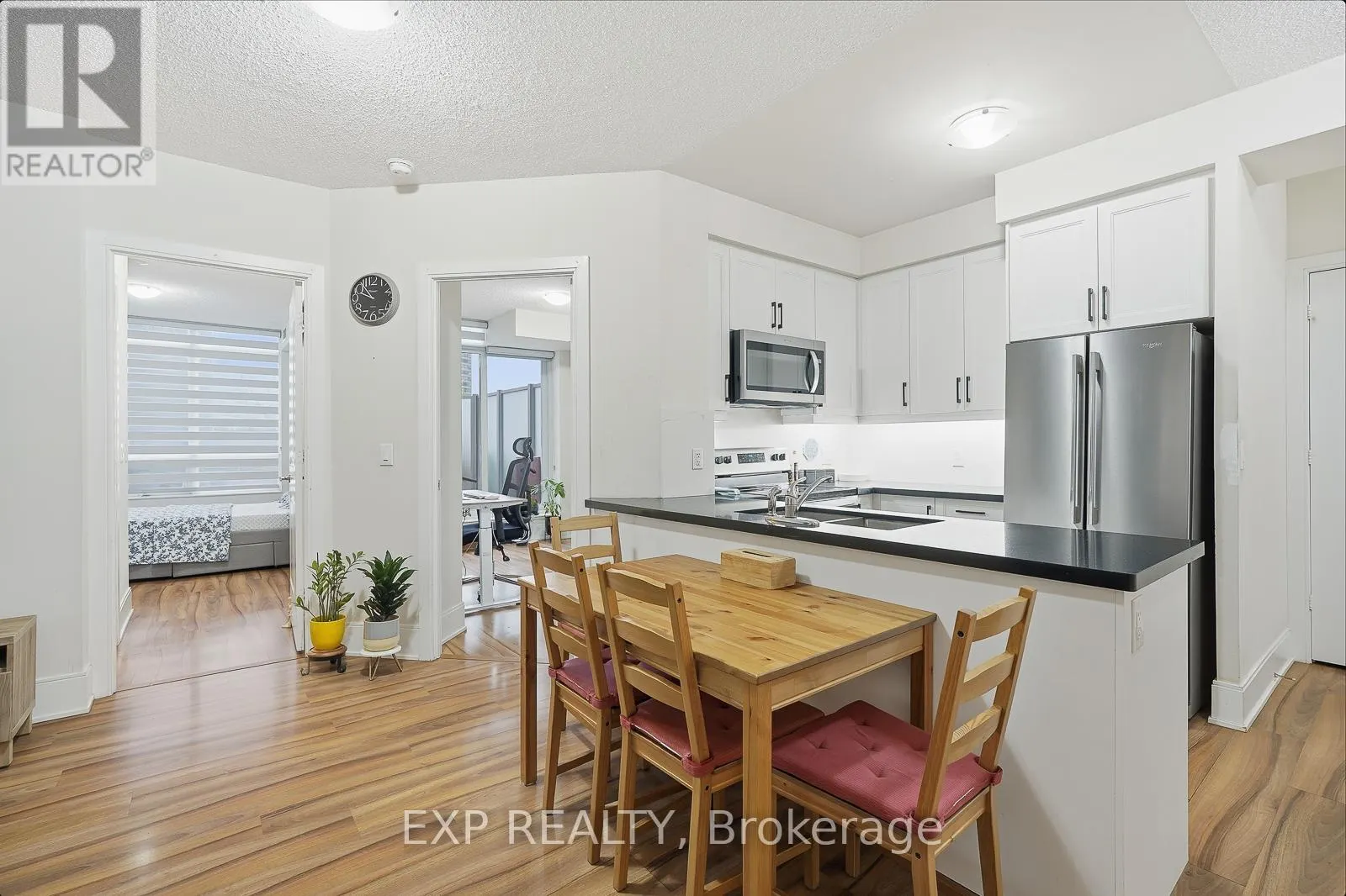 209 - 330 BURNHAMTHORPE ROAD W
