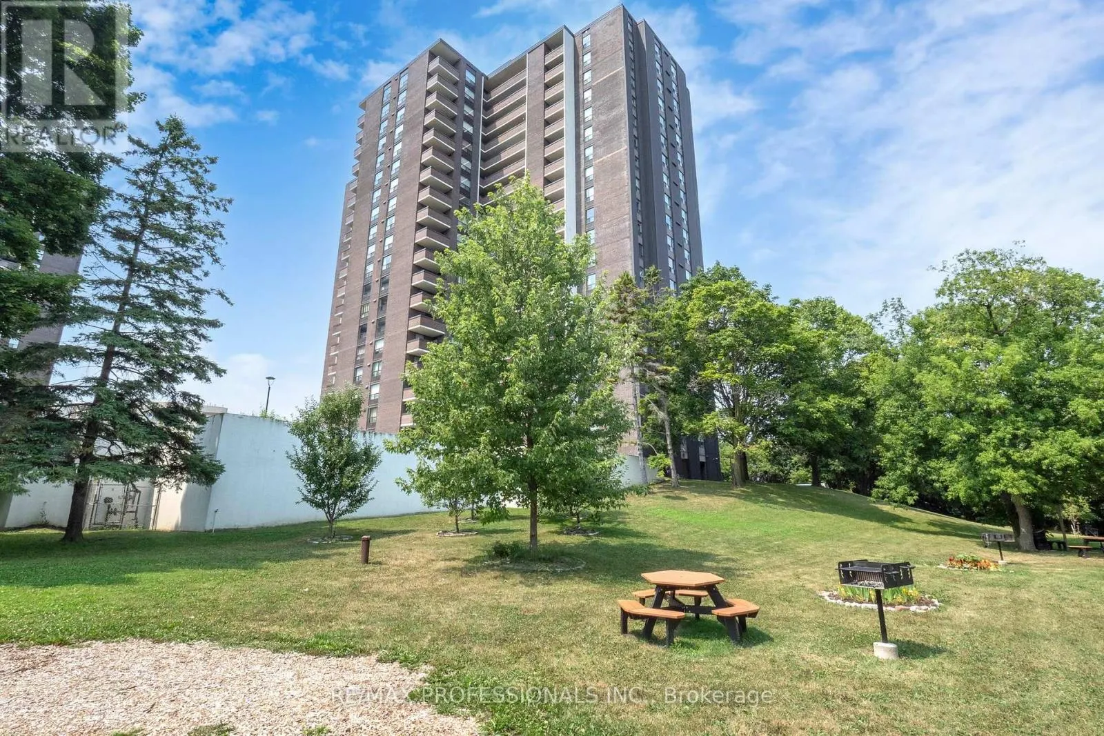 806 - 1535 LAKESHORE ROAD E