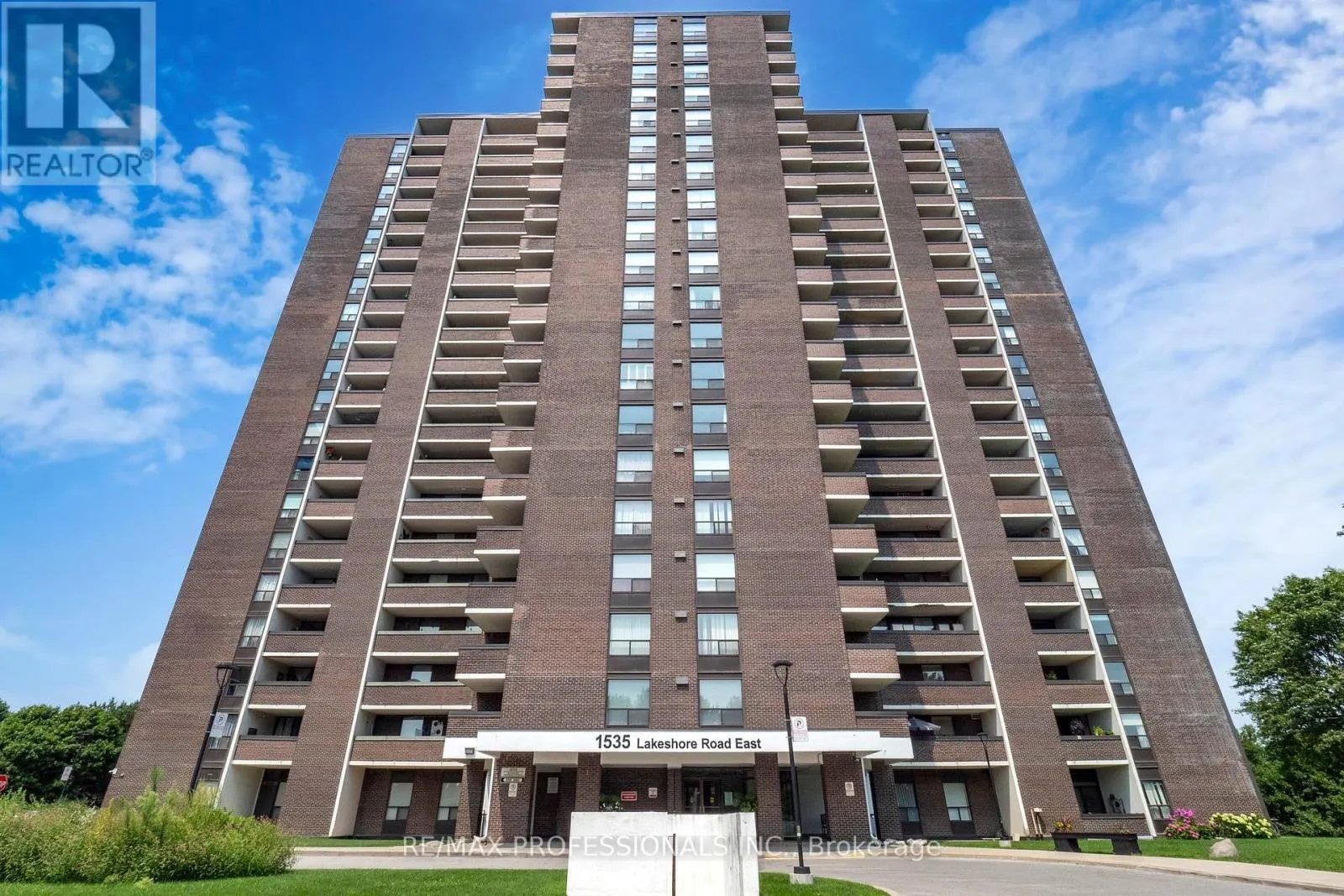 806 - 1535 LAKESHORE ROAD E