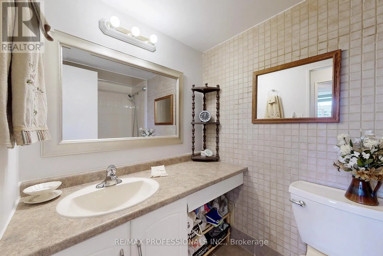 806 - 1535 LAKESHORE ROAD E