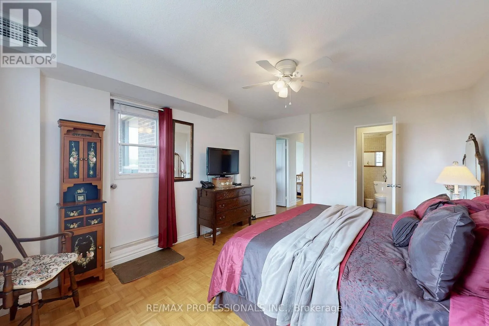 806 - 1535 LAKESHORE ROAD E