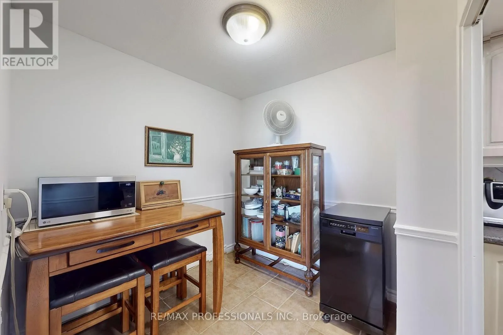 806 - 1535 LAKESHORE ROAD E