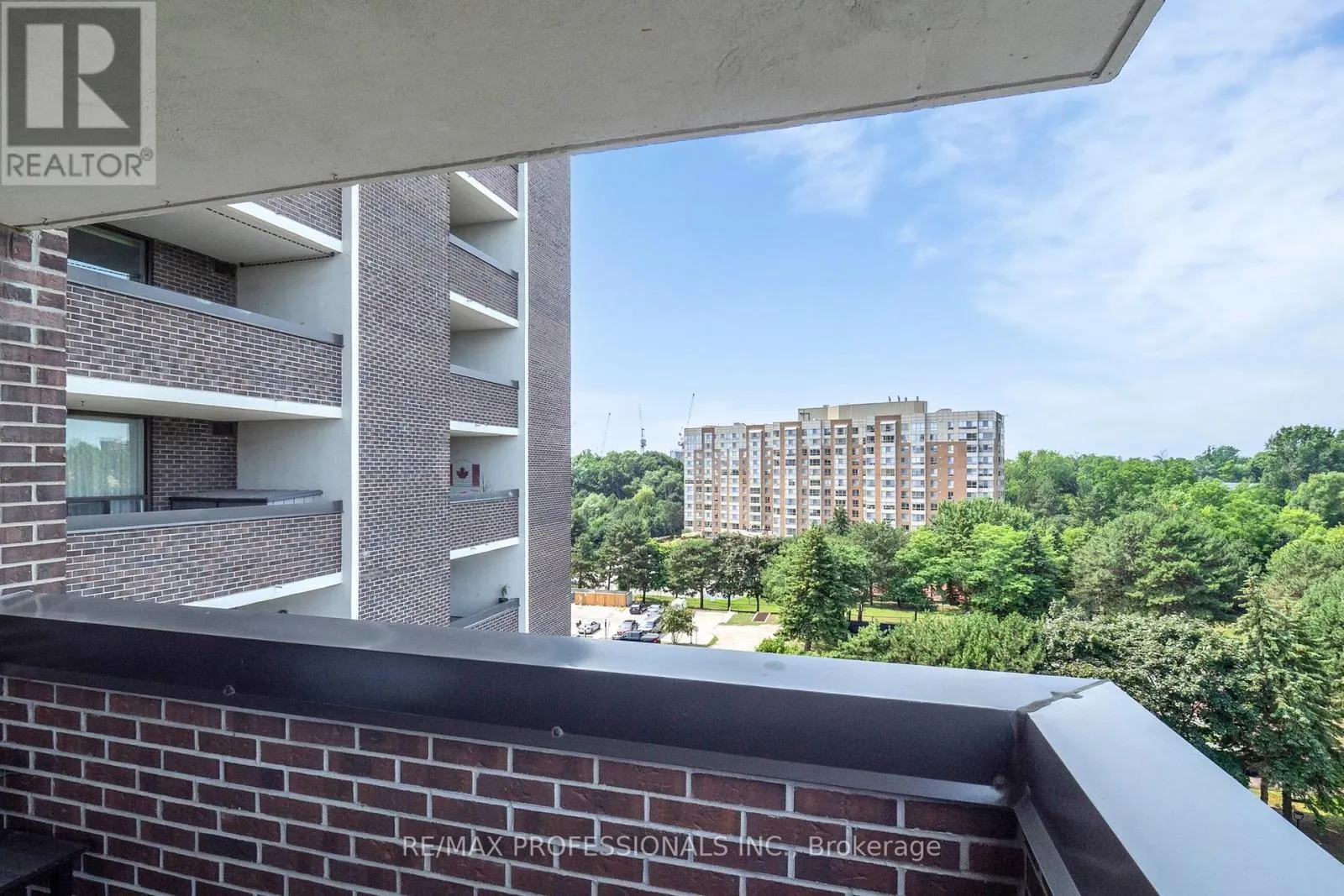 806 - 1535 LAKESHORE ROAD E