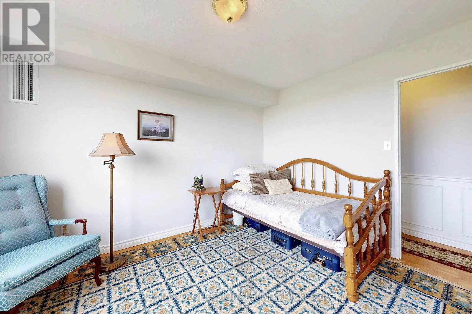806 - 1535 LAKESHORE ROAD E