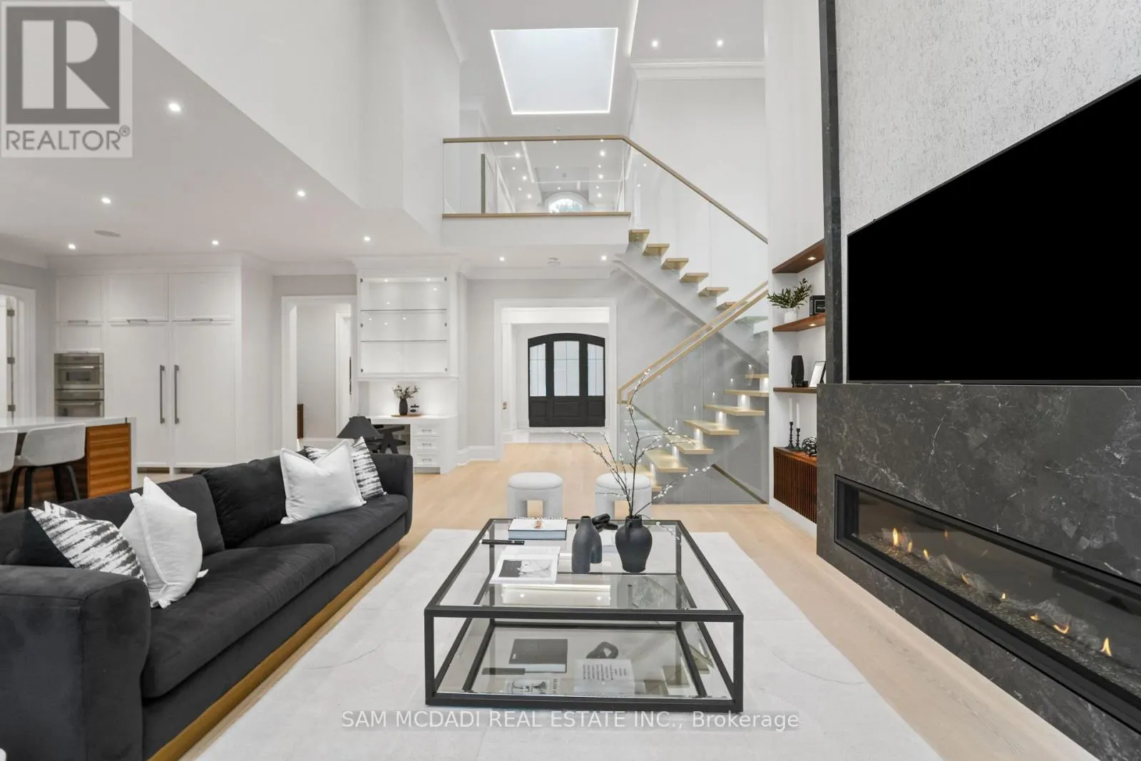 371 WILLIS DRIVE