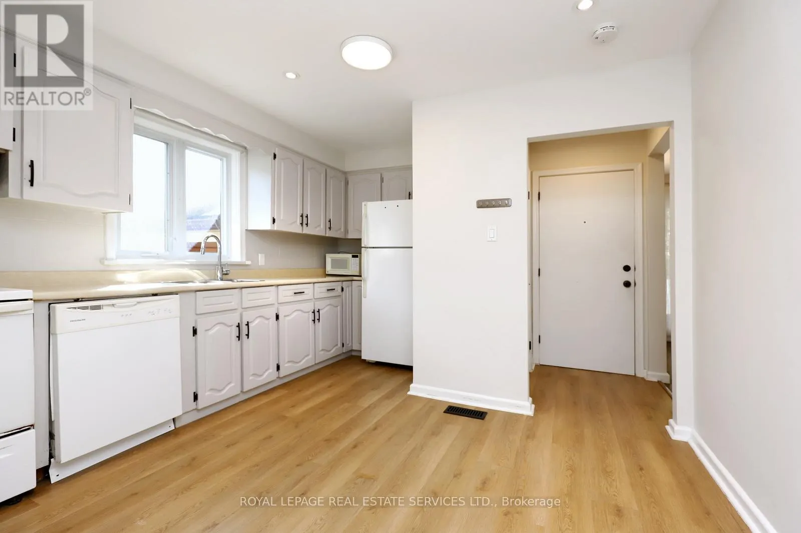MAIN FLOOR - 13 BENSON AVENUE