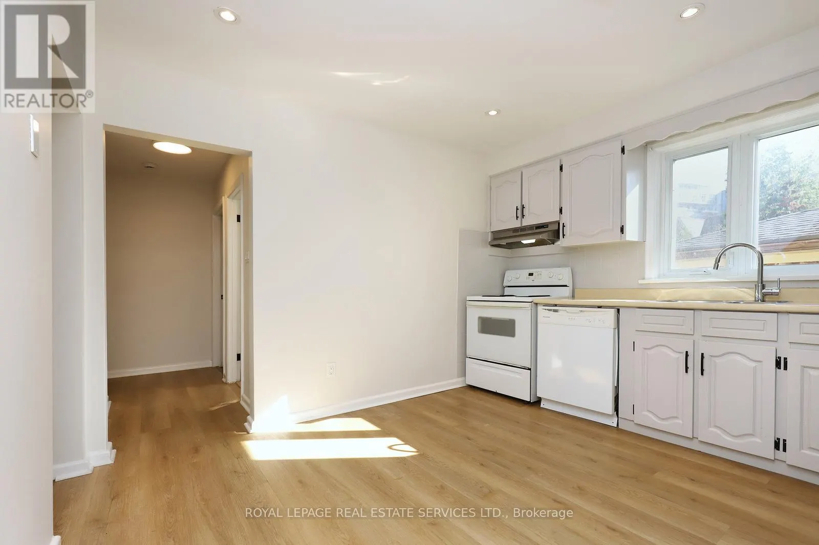 MAIN FLOOR - 13 BENSON AVENUE