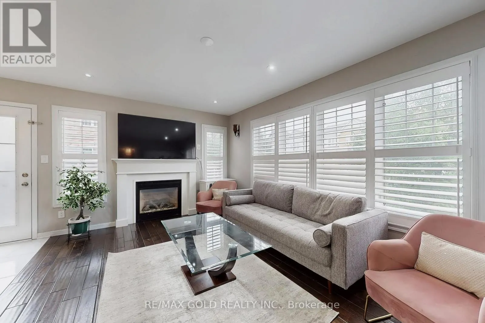 933 RAFTIS CRESCENT