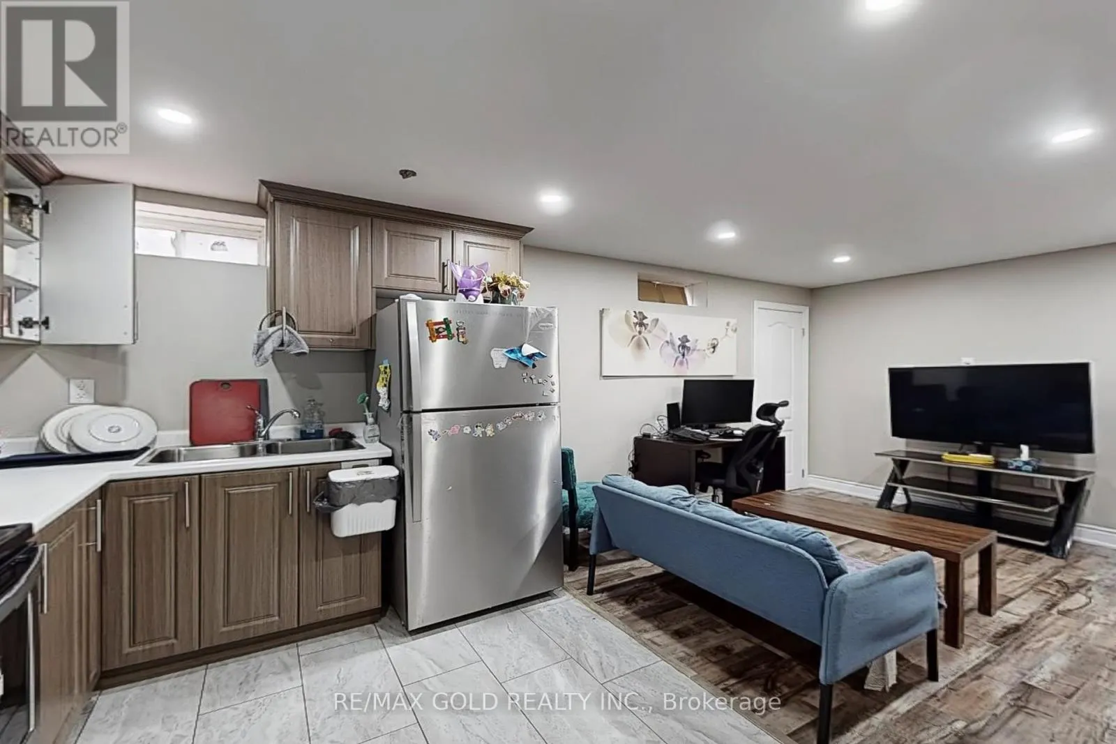 933 RAFTIS CRESCENT
