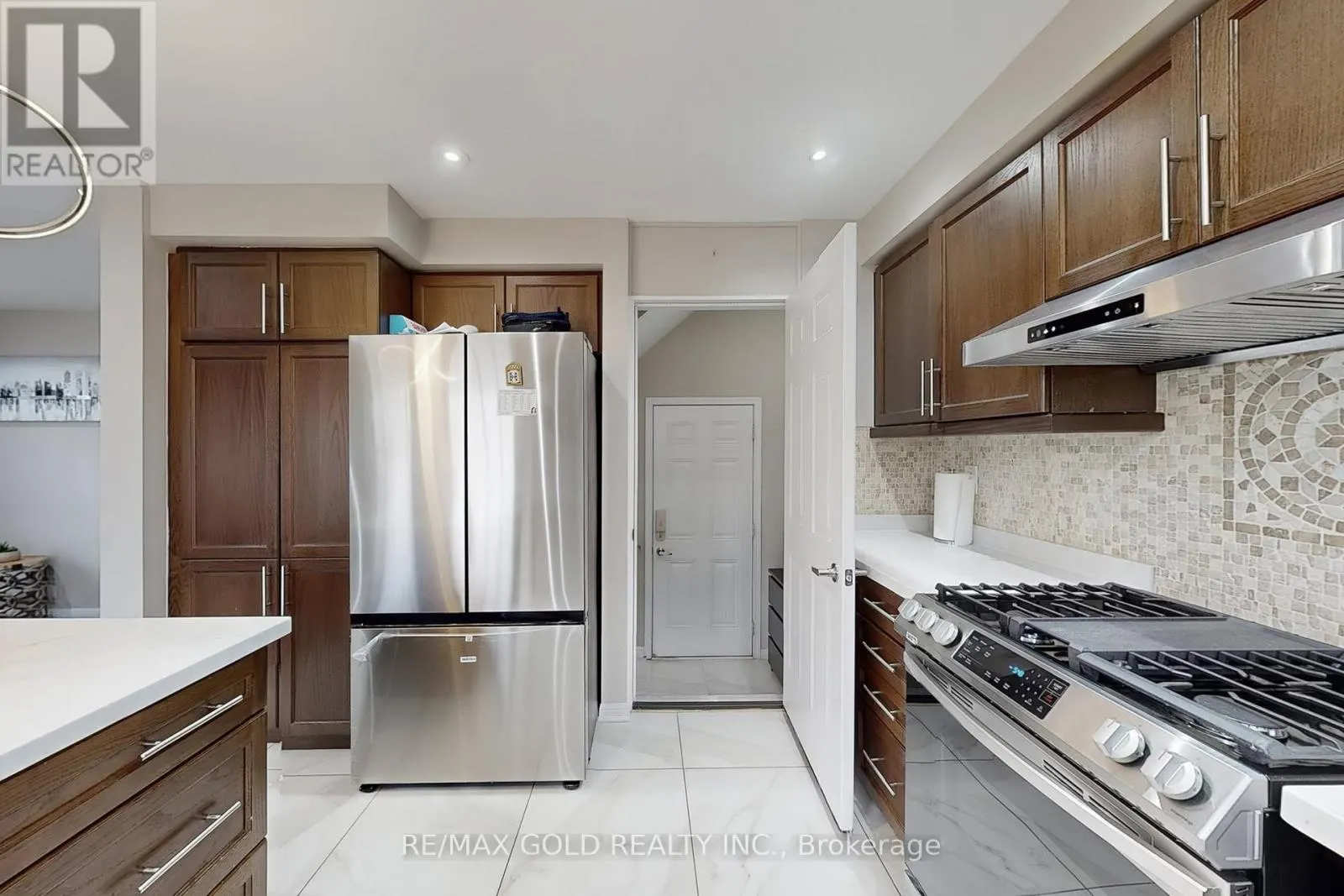 933 RAFTIS CRESCENT