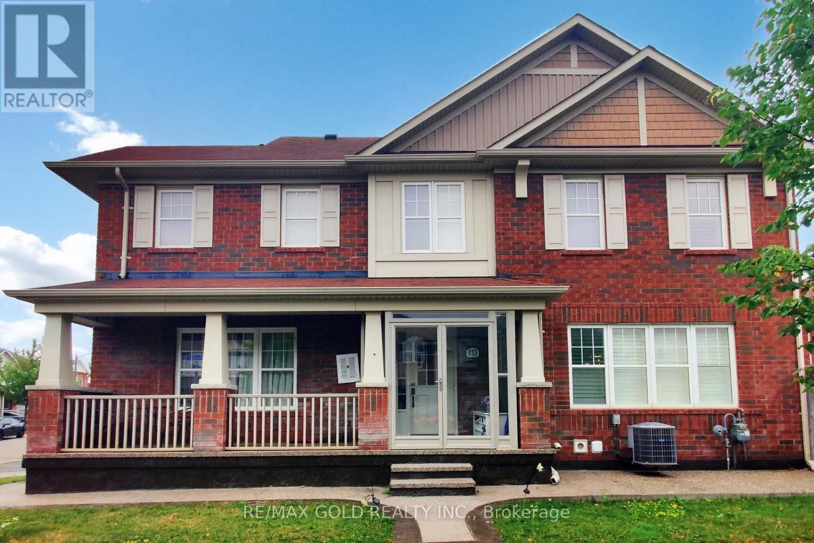933 RAFTIS CRESCENT
