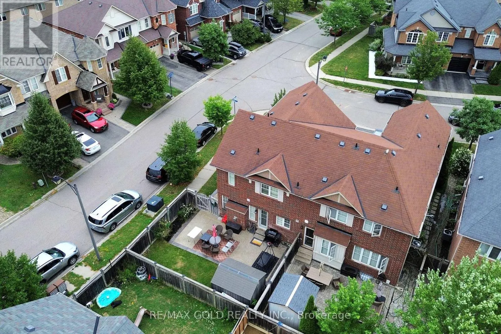 933 RAFTIS CRESCENT