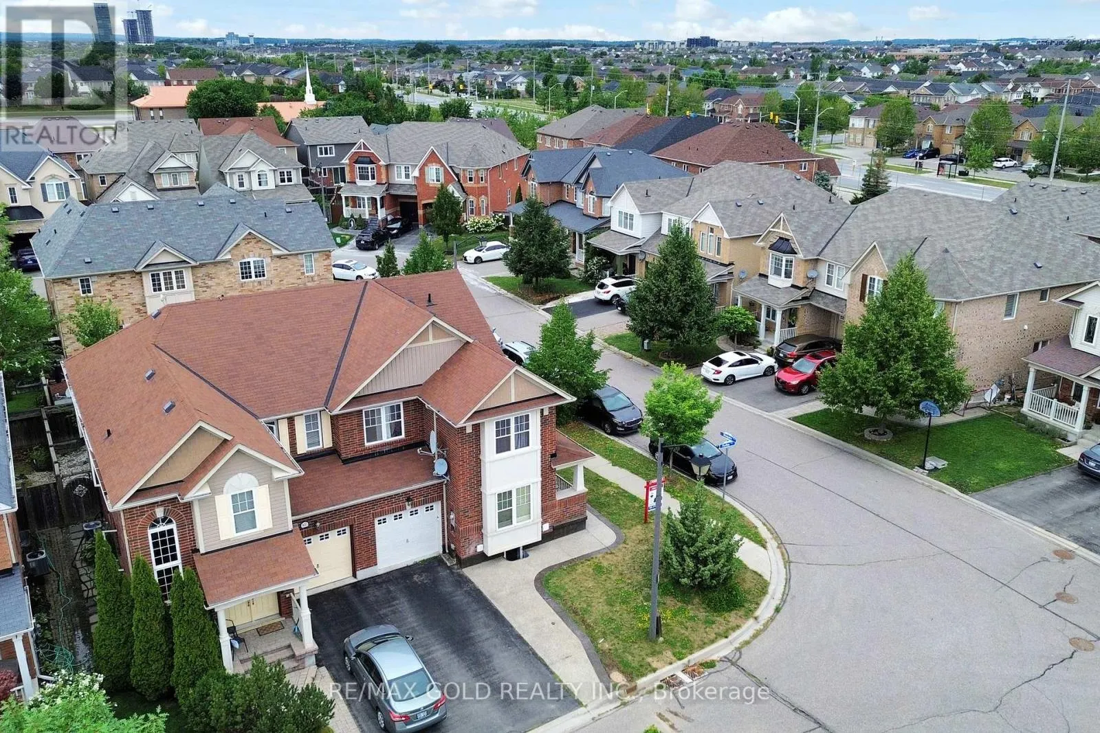 933 RAFTIS CRESCENT