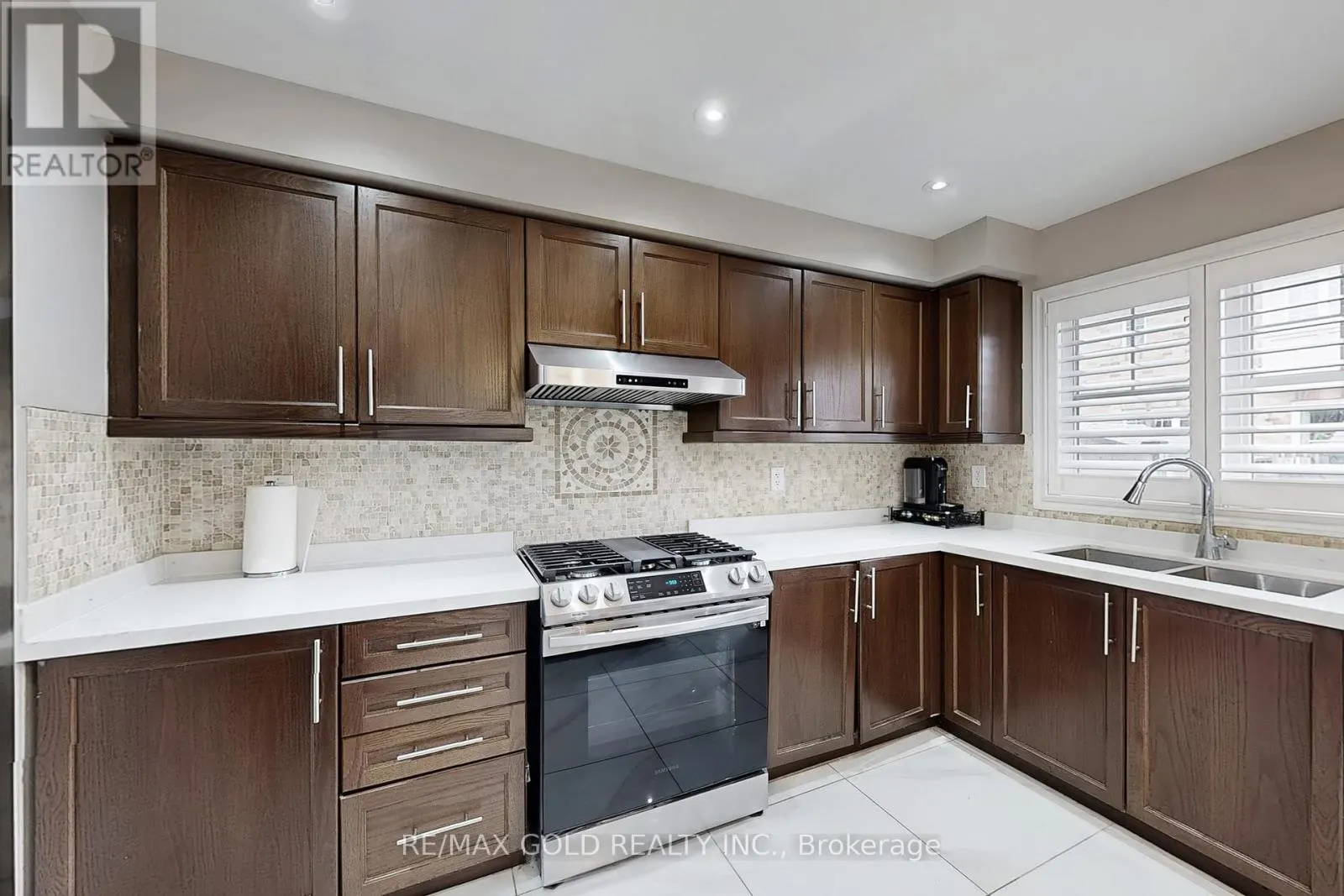 933 RAFTIS CRESCENT