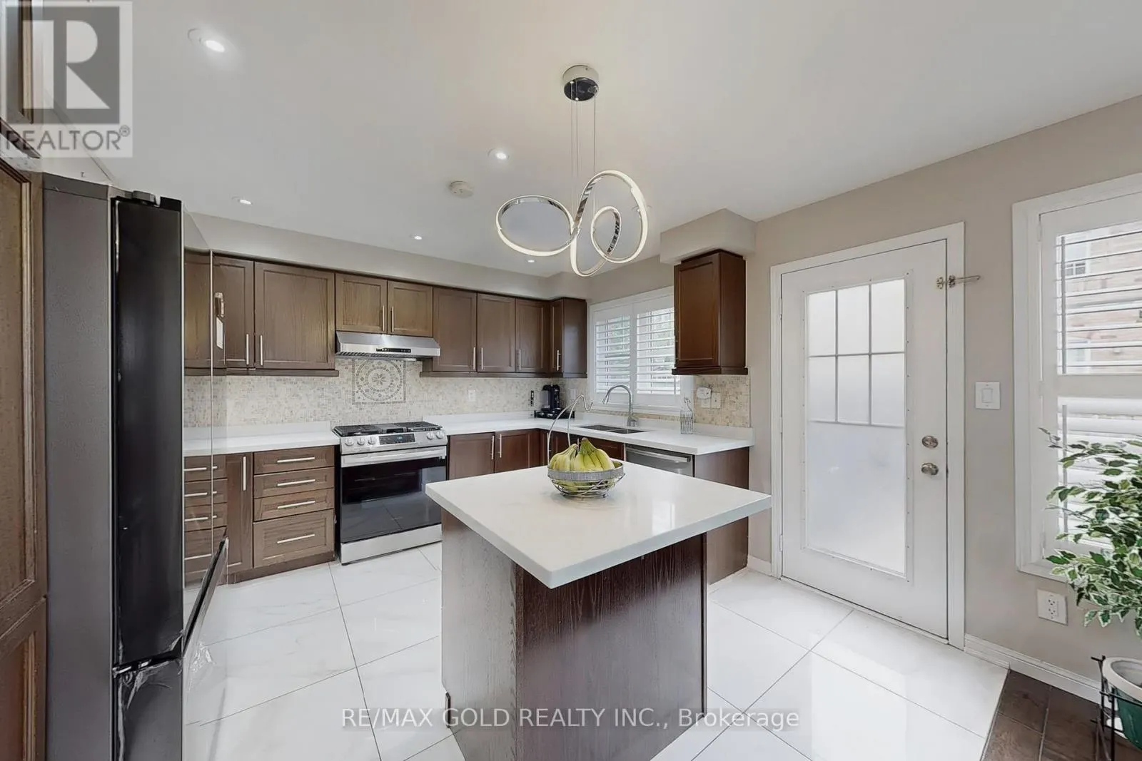 933 RAFTIS CRESCENT