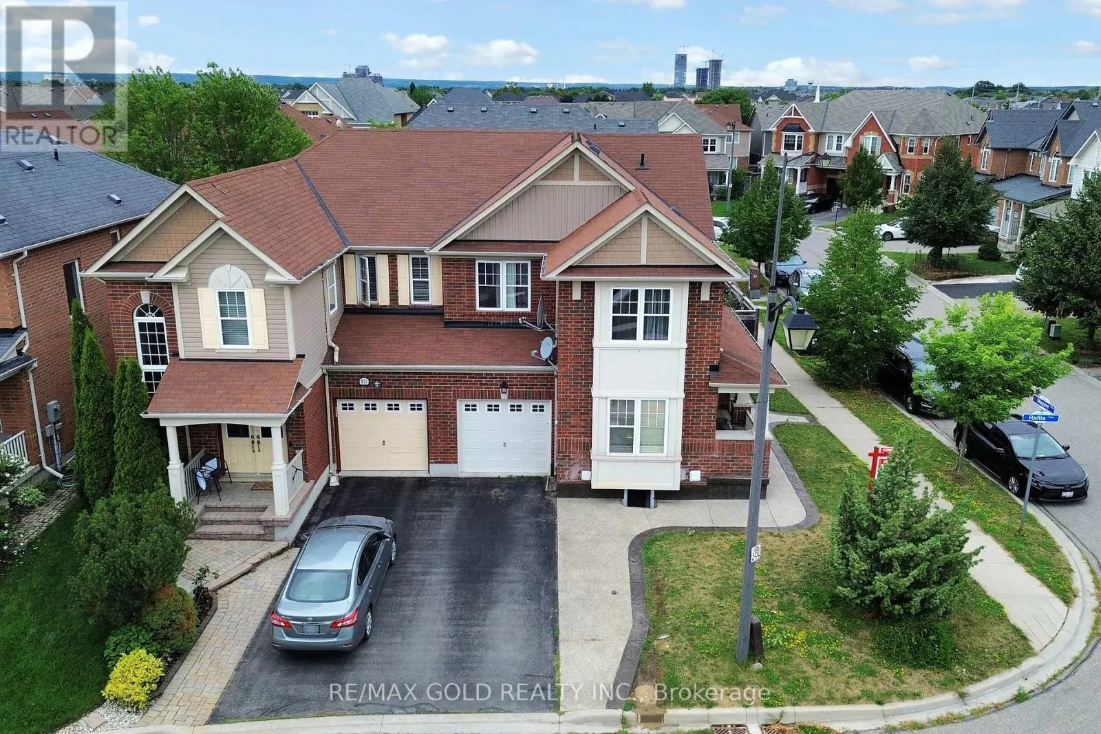 933 RAFTIS CRESCENT