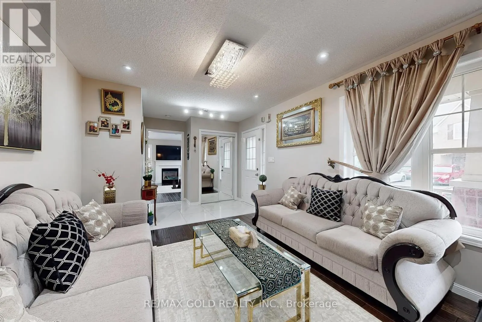 933 RAFTIS CRESCENT