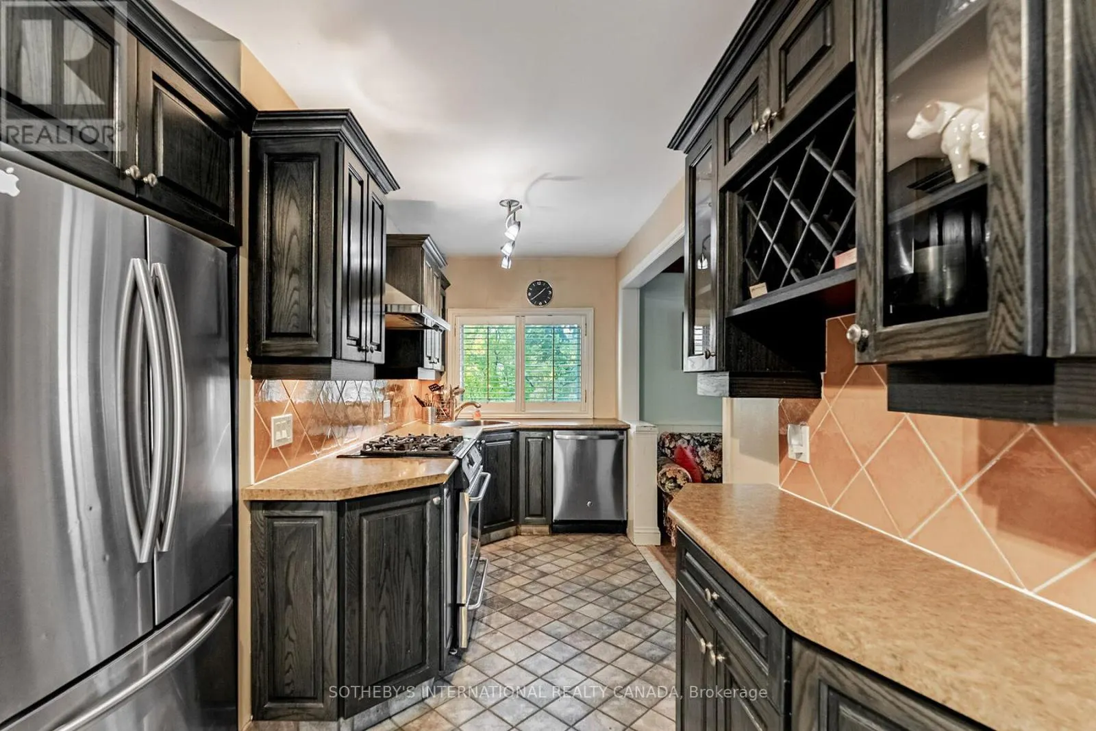 1218 LAKEBREEZE DRIVE