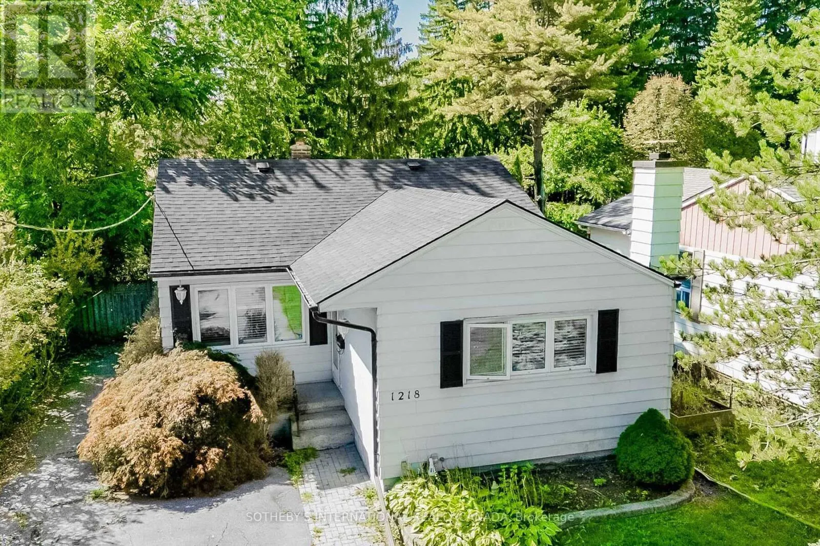 1218 LAKEBREEZE DRIVE