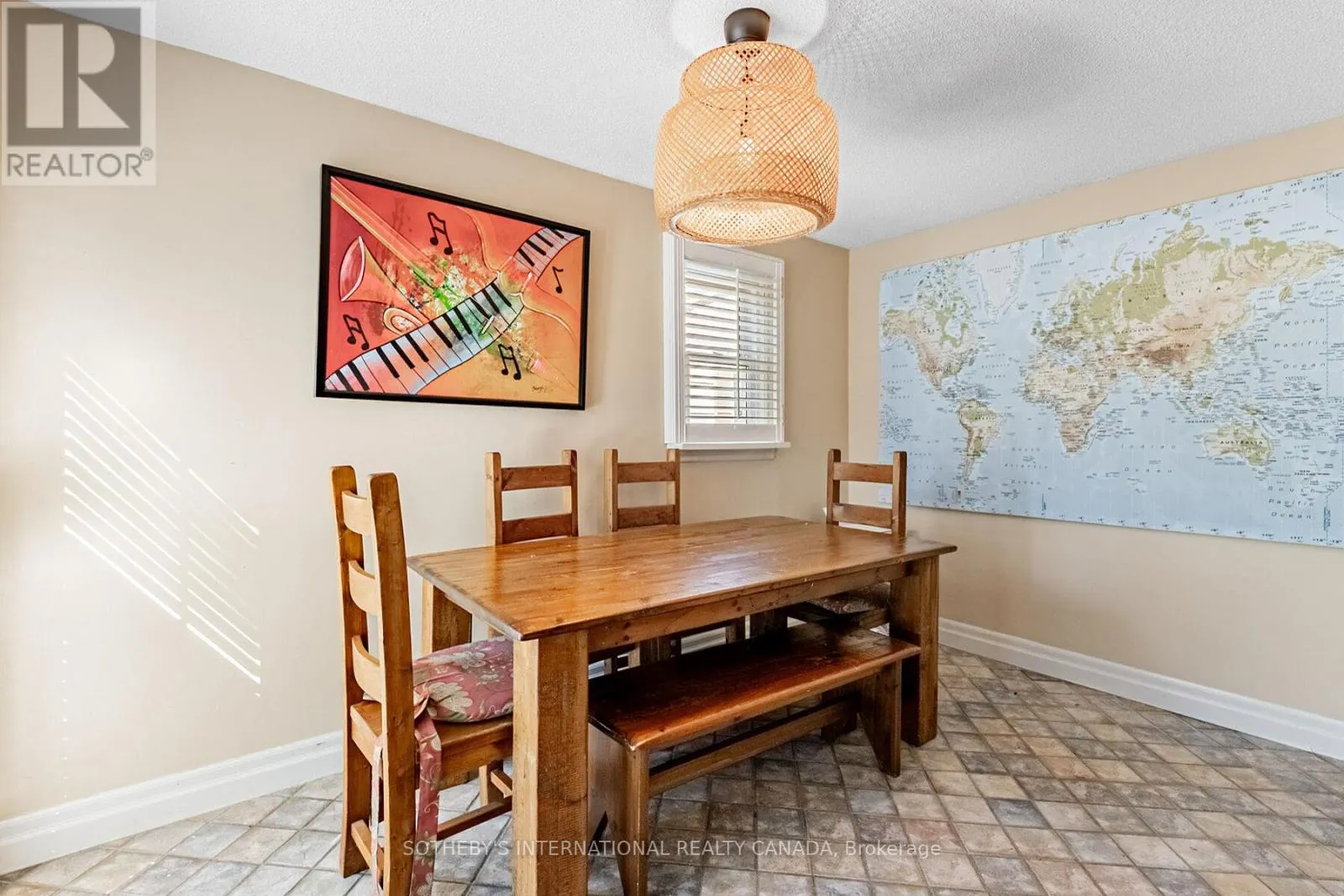 1218 LAKEBREEZE DRIVE