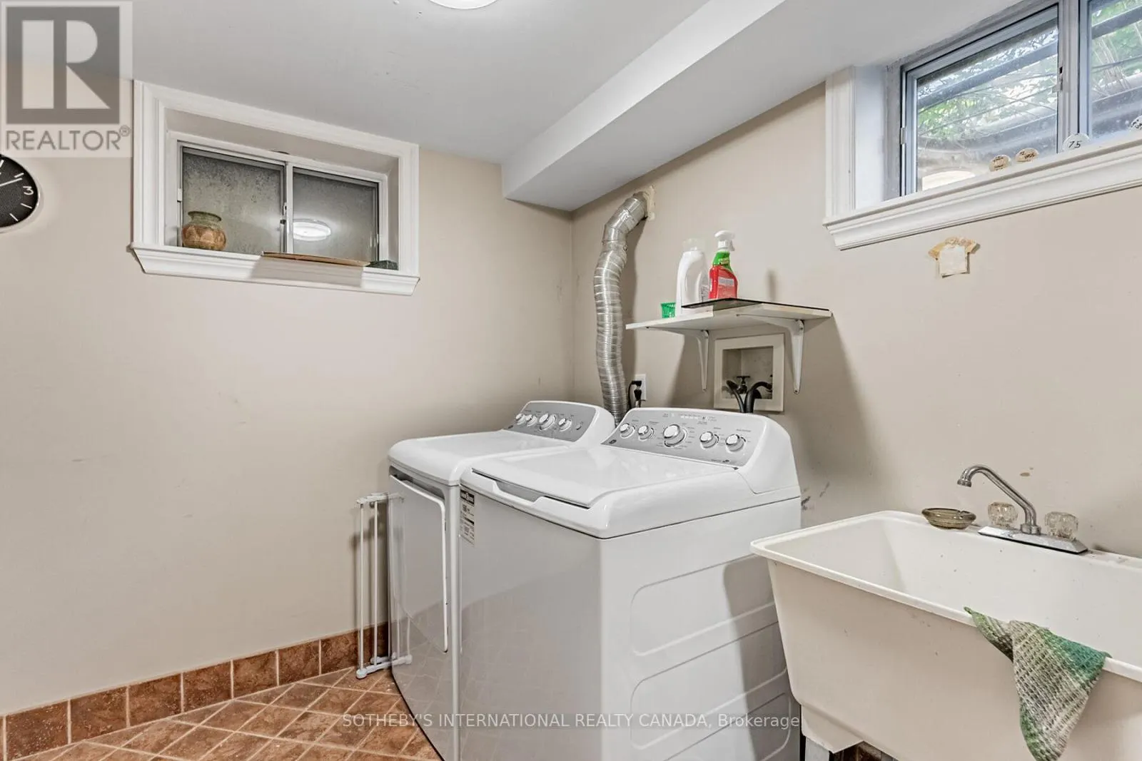 1218 LAKEBREEZE DRIVE