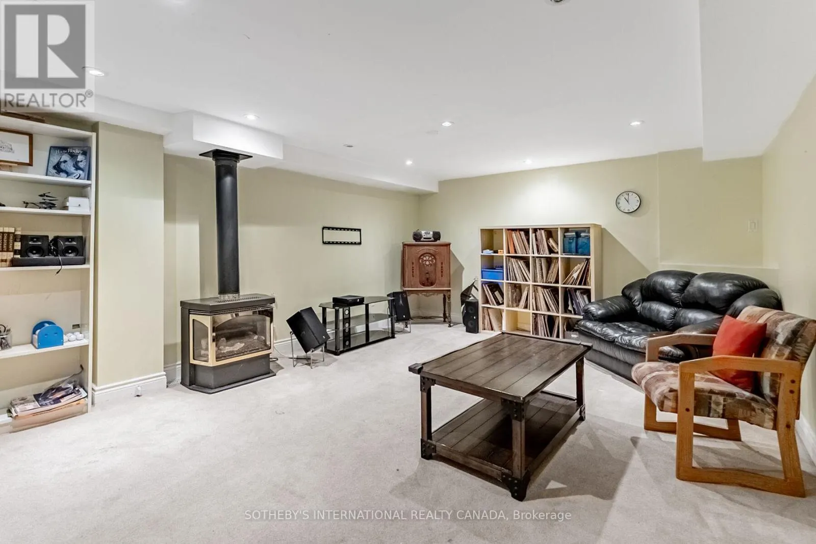 1218 LAKEBREEZE DRIVE