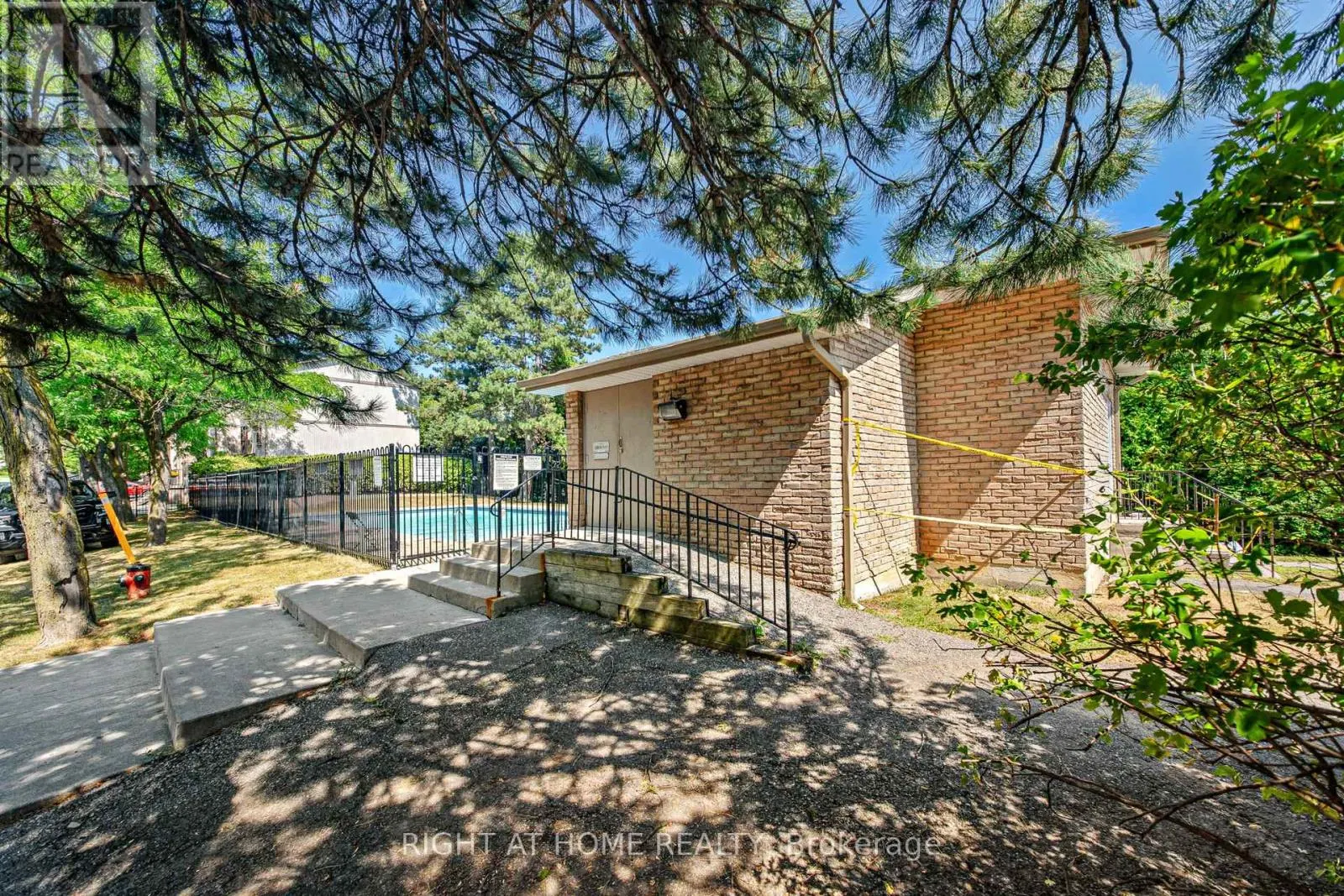 83 - 83 GUILDFORD CRESCENT