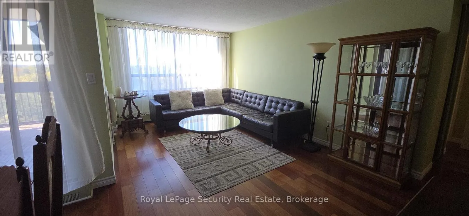 805 - 2556 ARGYLE ROAD