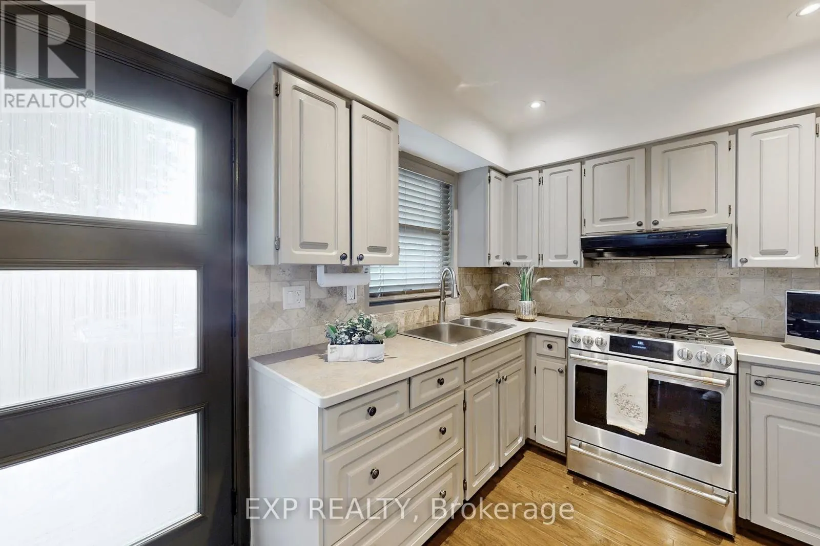 5 LOCKTON CRESCENT