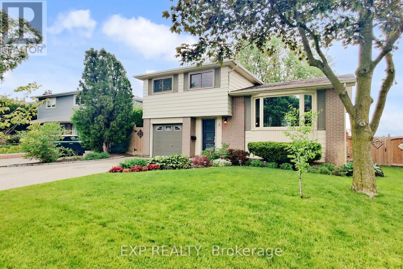 5 LOCKTON CRESCENT