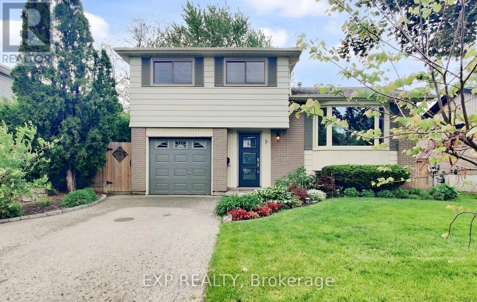 5 LOCKTON CRESCENT