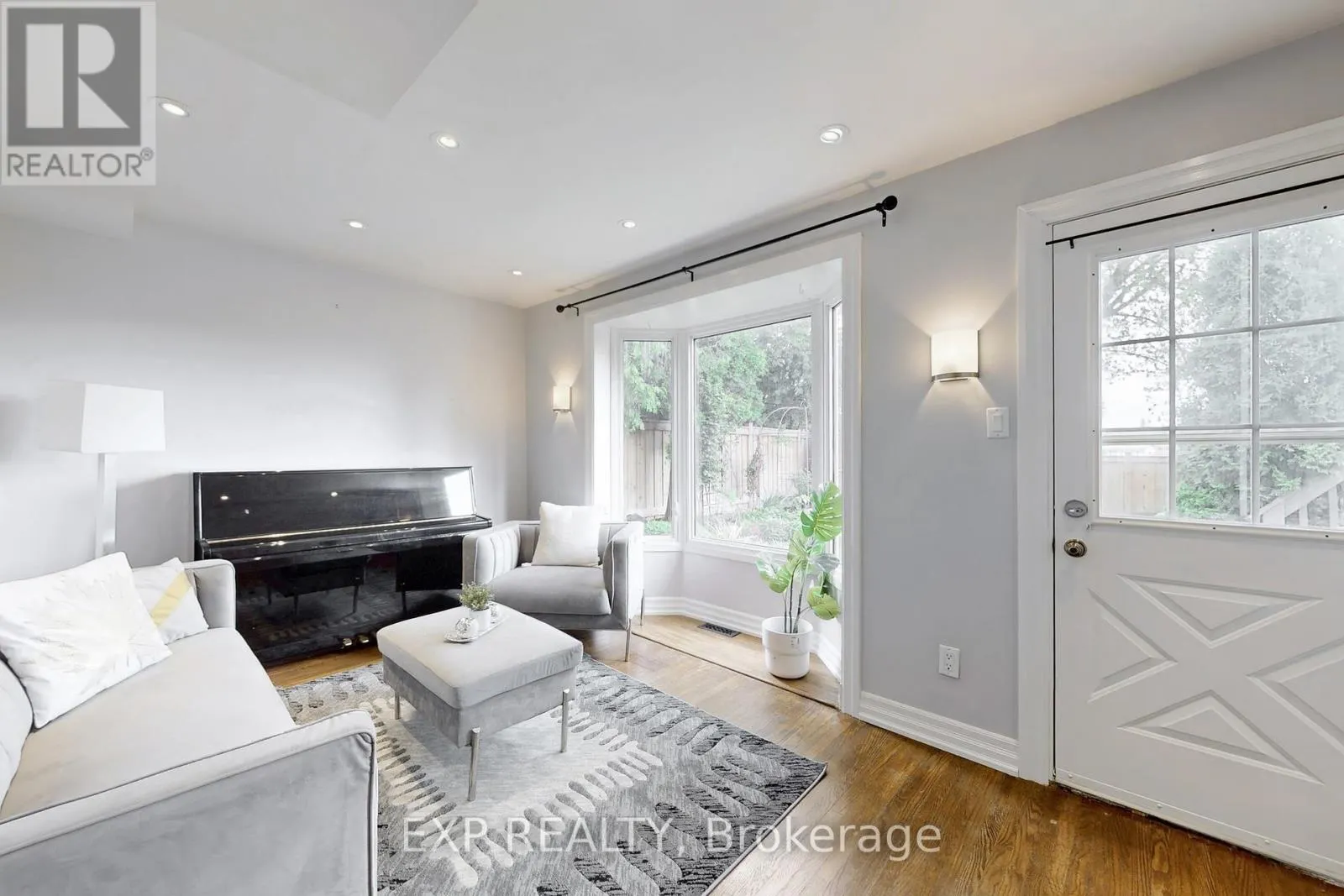 5 LOCKTON CRESCENT