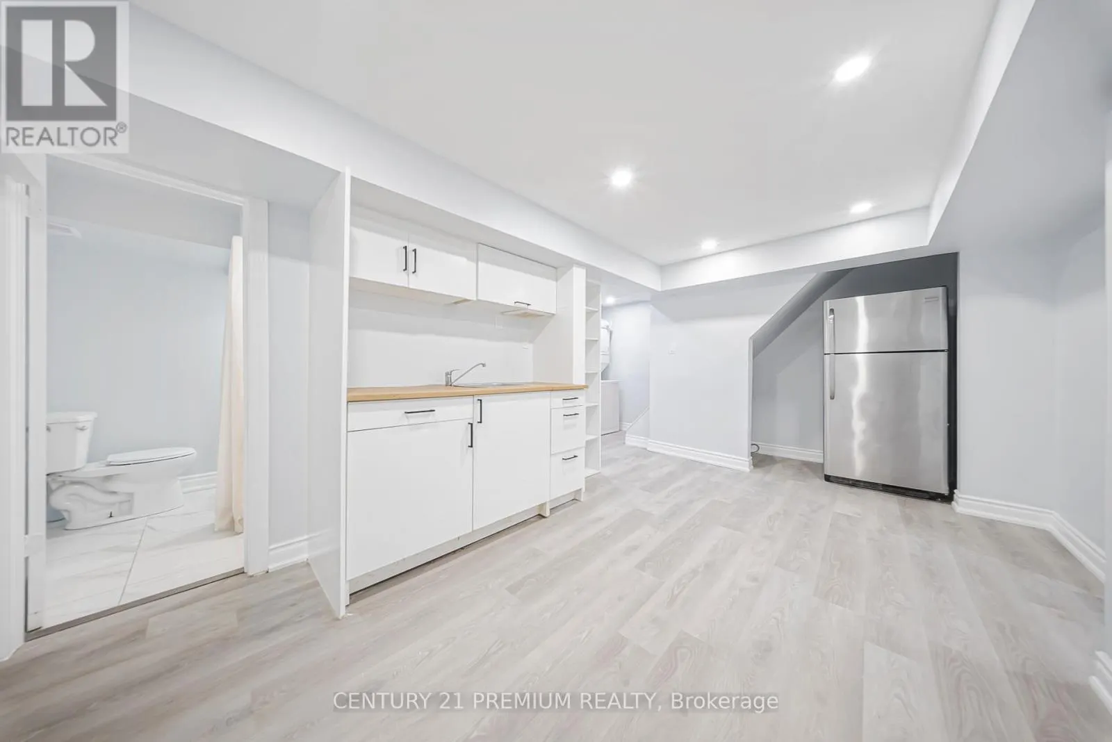 3 GARLAND COURT