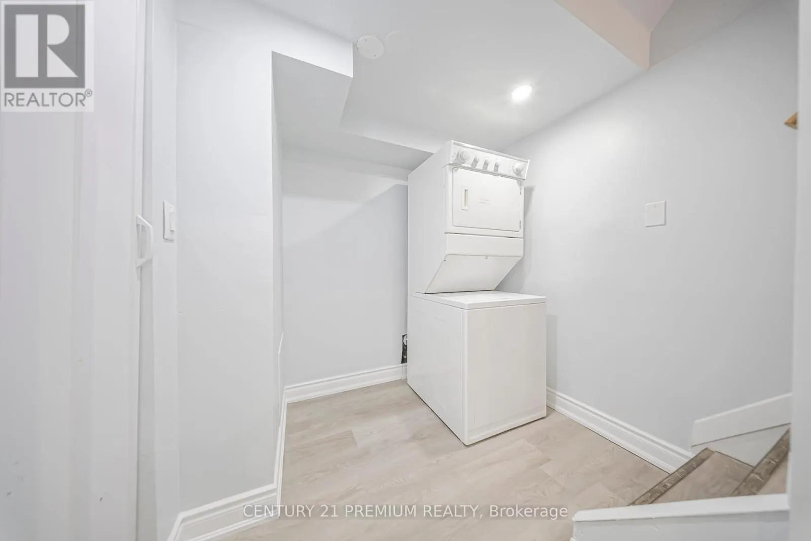 3 GARLAND COURT