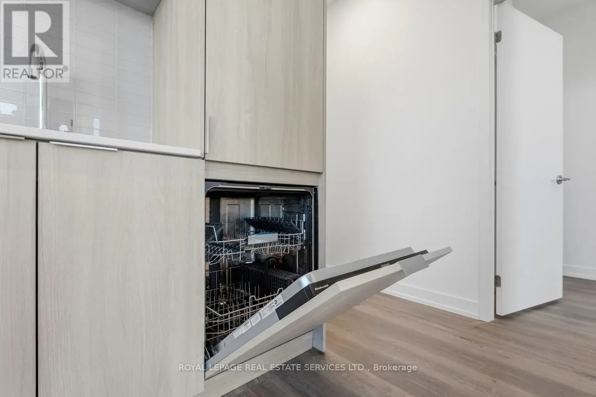 502 - 395 SQUARE ONE DRIVE