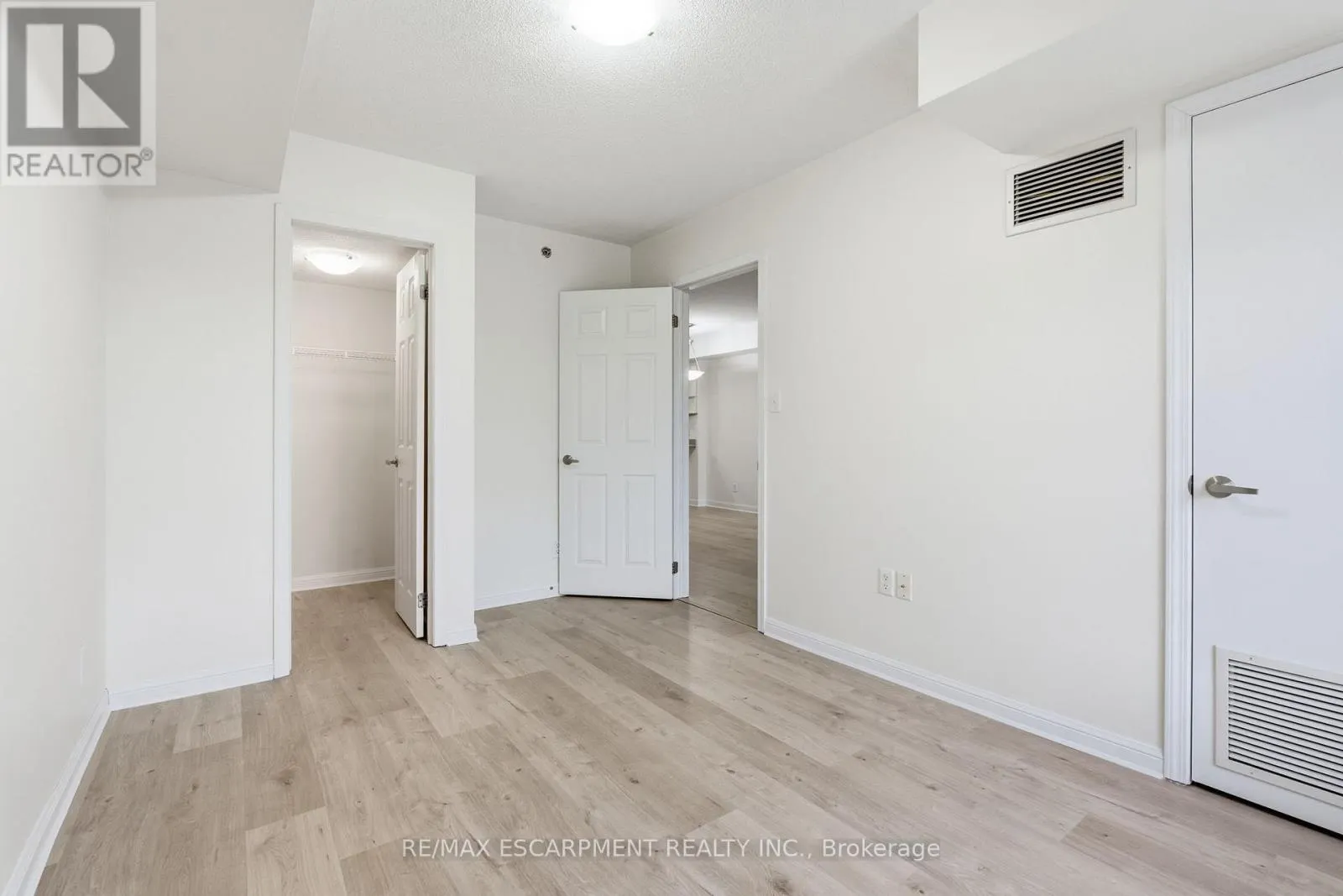 427 - 3060 ROTARY WAY