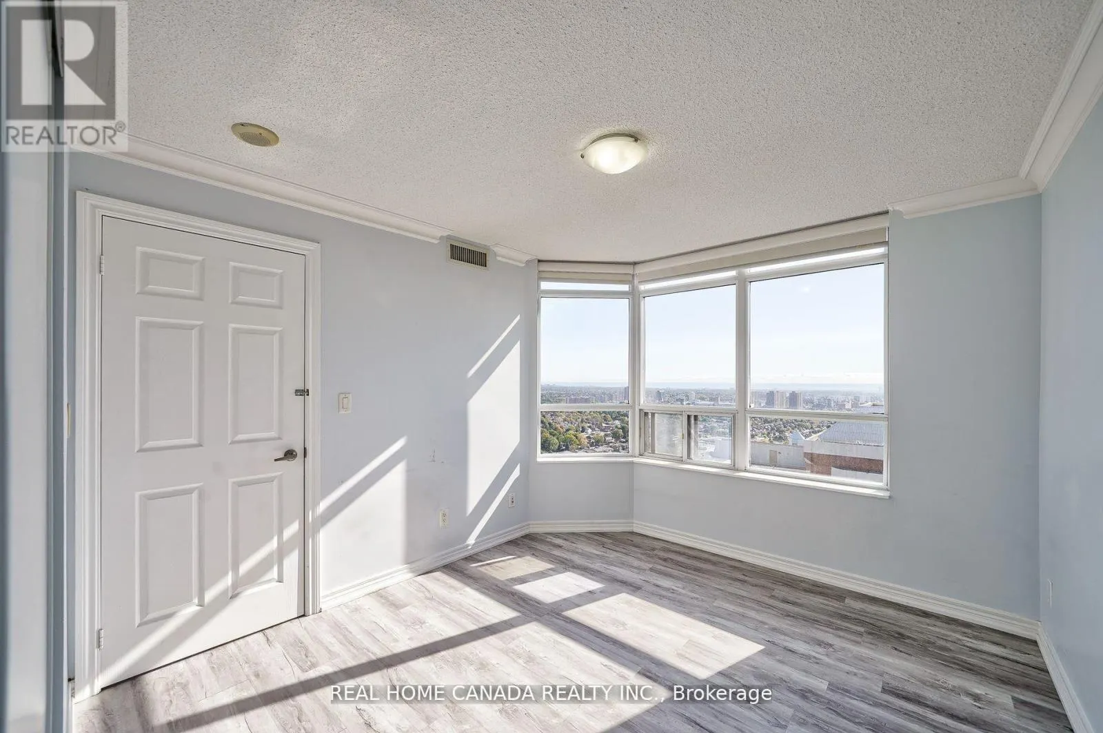 2811 - 310 BURNHAMTHORPE ROAD W