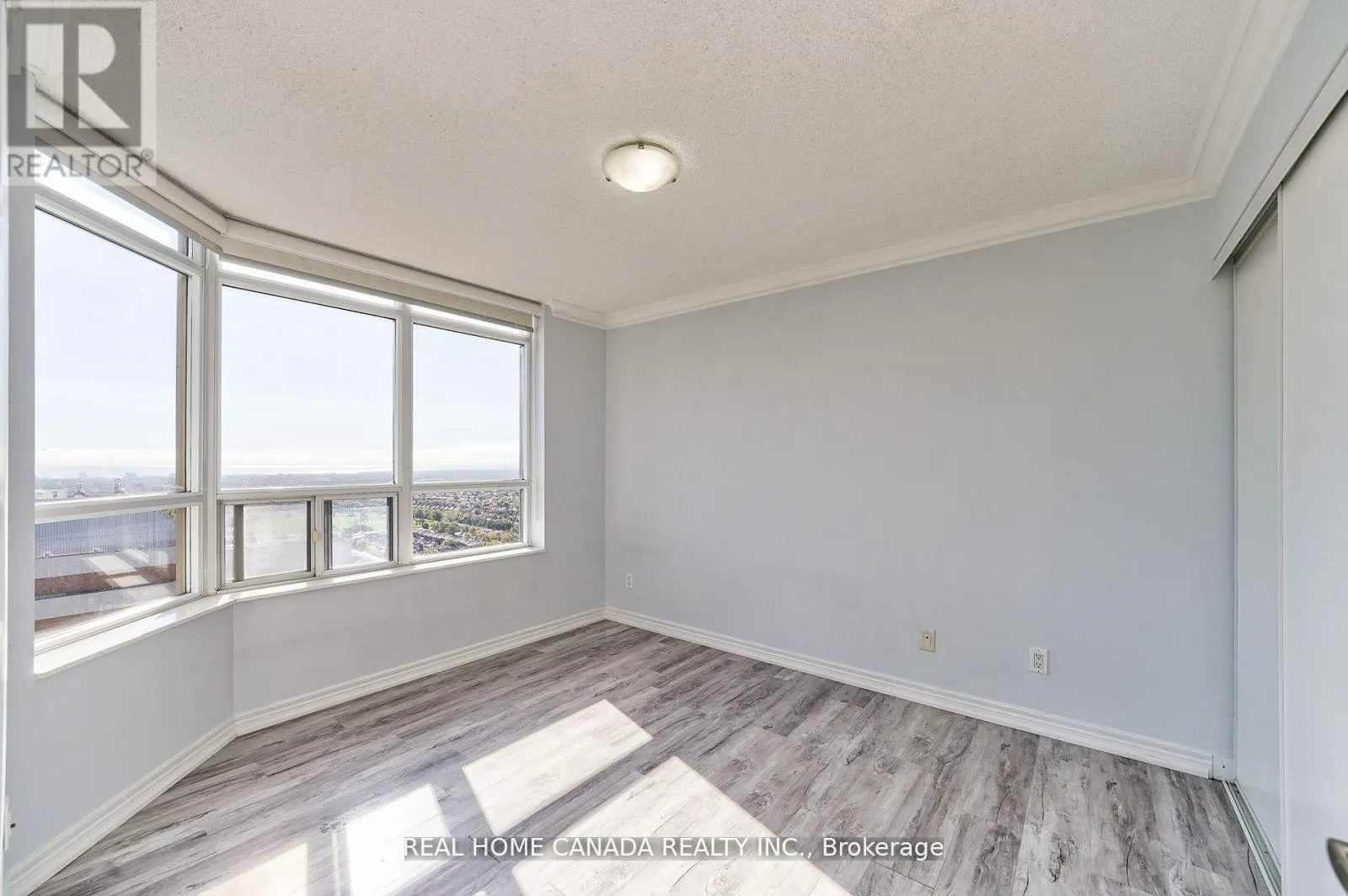 2811 - 310 BURNHAMTHORPE ROAD W