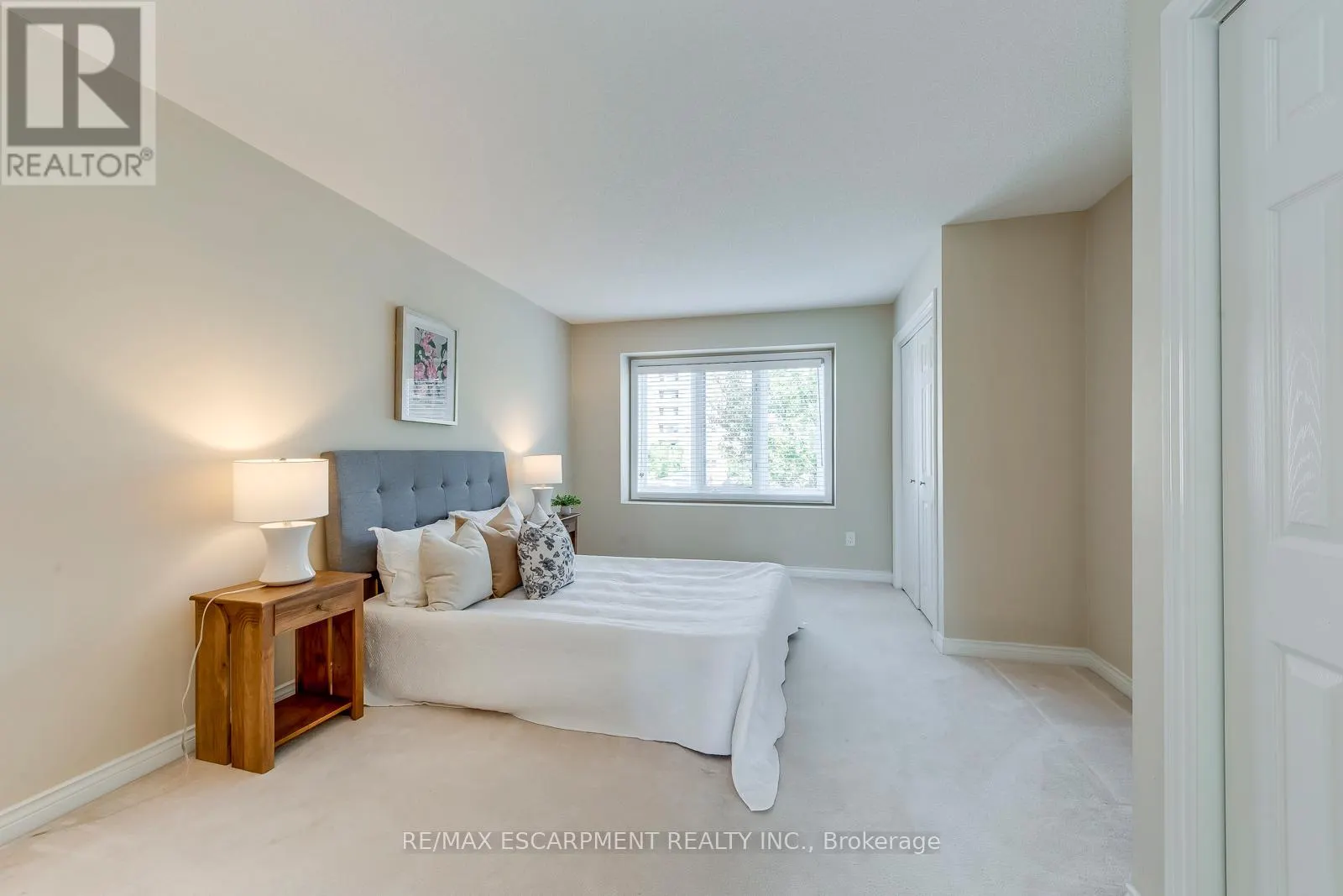 15 - 2435 WOODWARD AVENUE