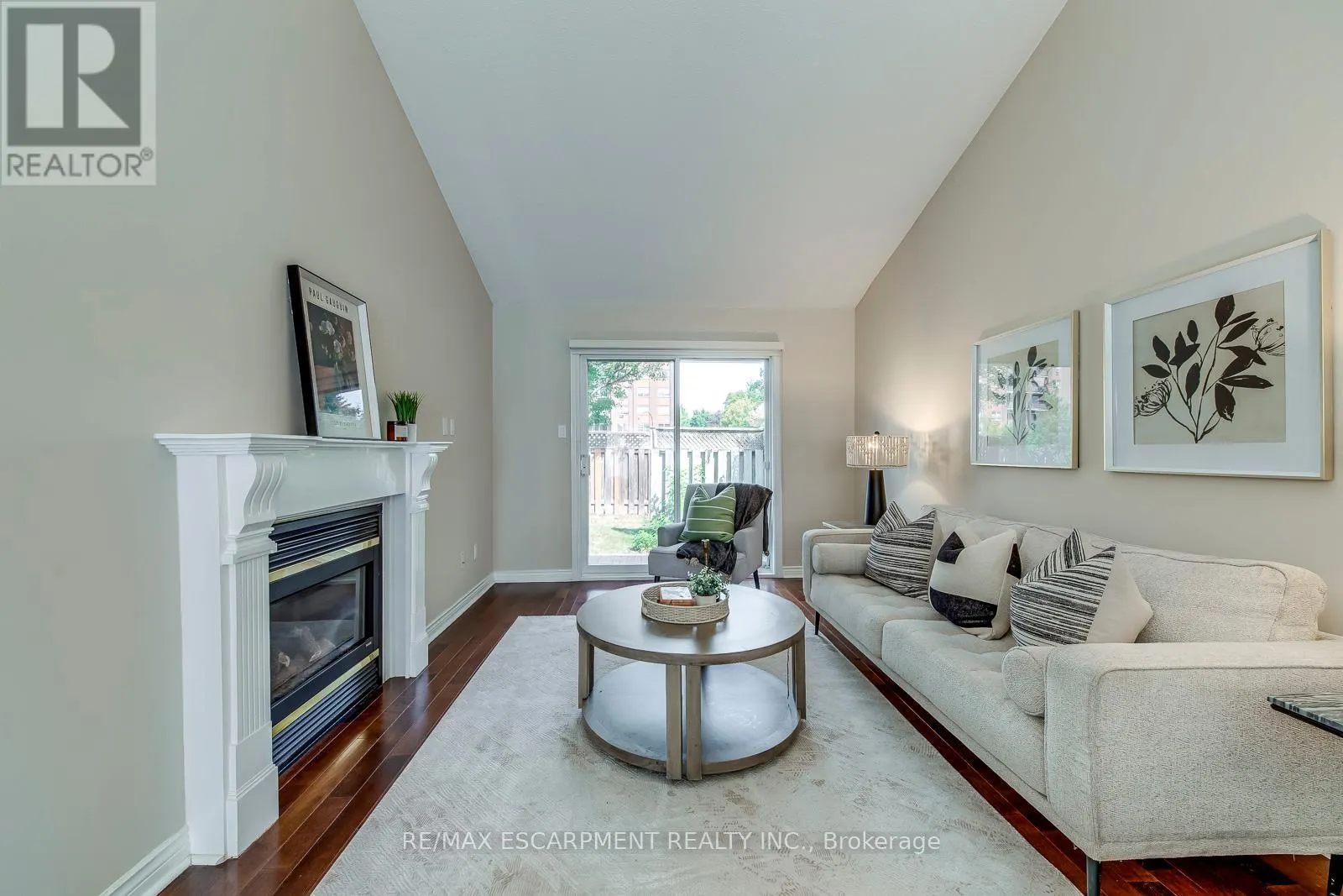 15 - 2435 WOODWARD AVENUE