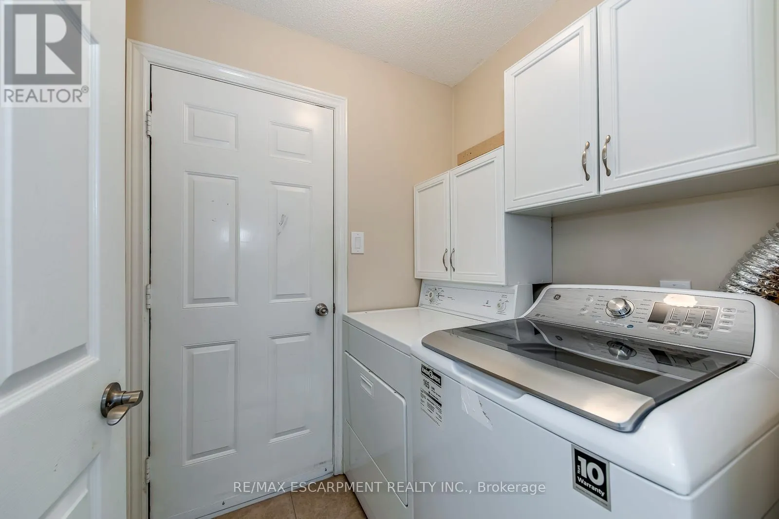 15 - 2435 WOODWARD AVENUE