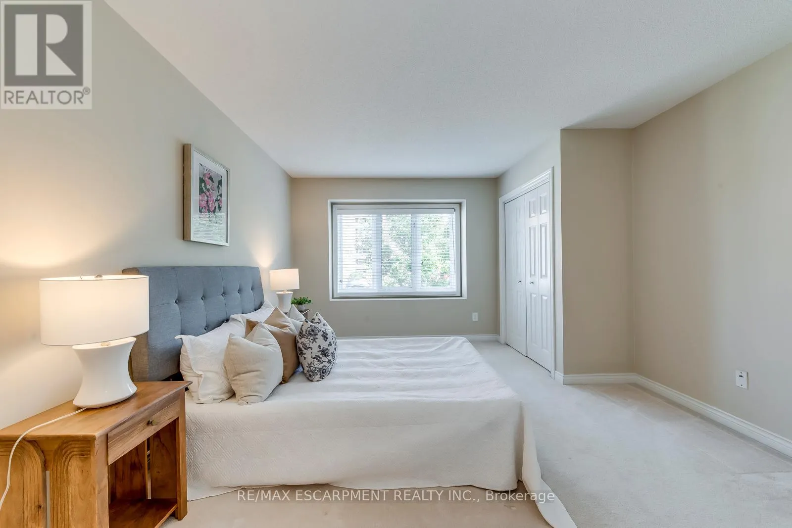 15 - 2435 WOODWARD AVENUE