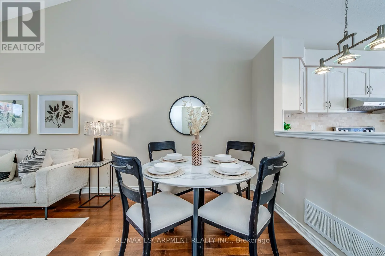 15 - 2435 WOODWARD AVENUE