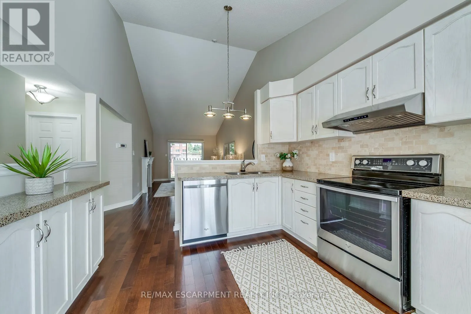 15 - 2435 WOODWARD AVENUE