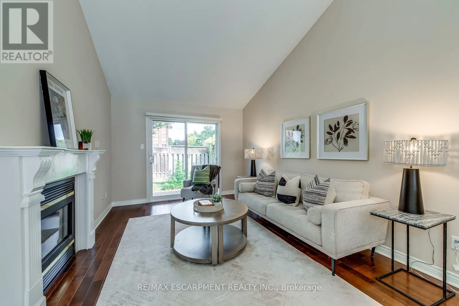 15 - 2435 WOODWARD AVENUE