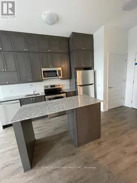 411 - 95 DUNDAS STREET S