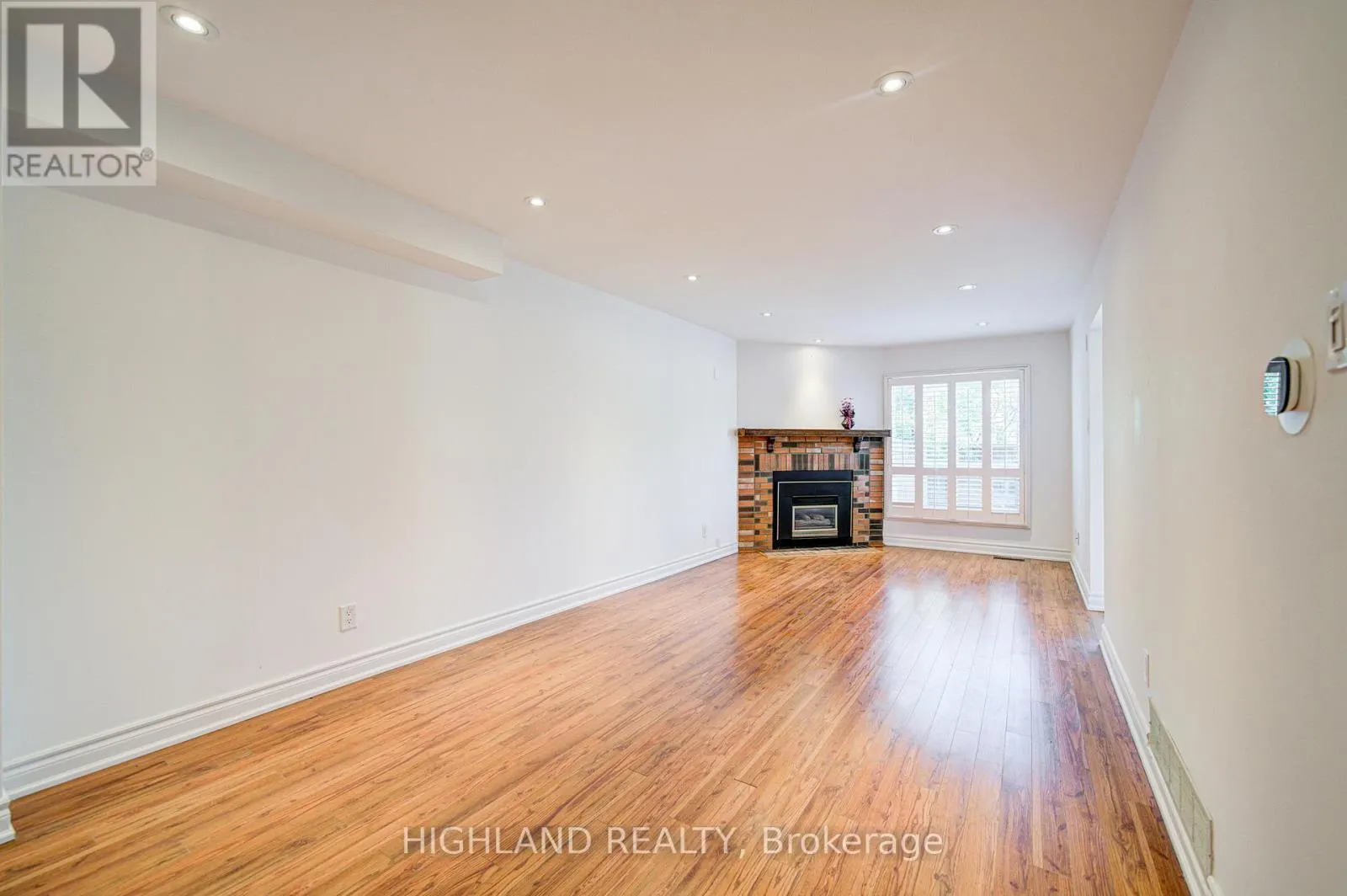 671 DINSMORE COURT