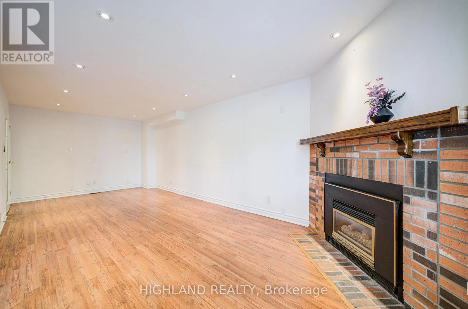 671 DINSMORE COURT